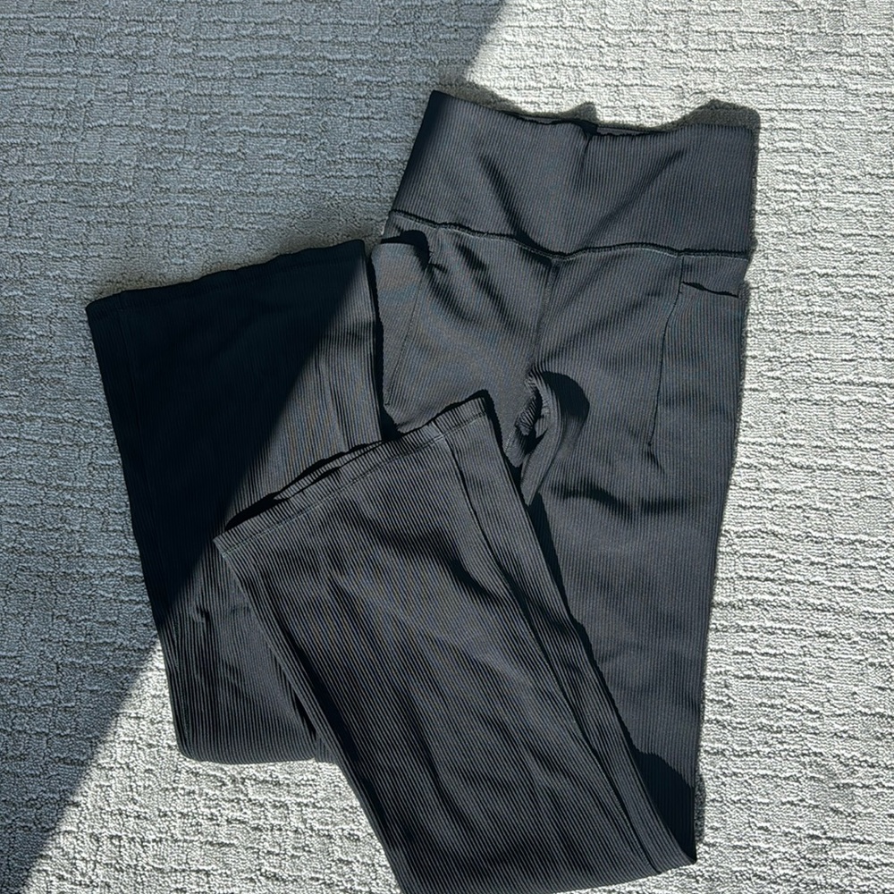 Athleta flare ribbed leggings with pockets